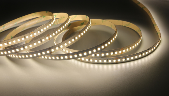 LED prilagodljiv trak